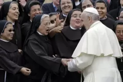 200810-pope-francis-nuns-jm-1341-1