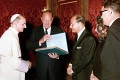 Pope-Paul-and-Conrad-Hilton-1024x742-3